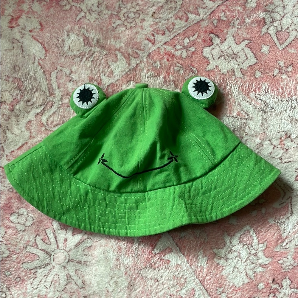 Green Frog Bucket Hat